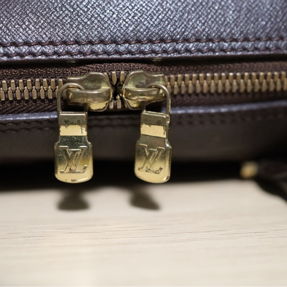 QUICK SALE $399 FIRM - Authentic Louis Vuitton Damier Ebene Brera Bag - Picture 11 of 16